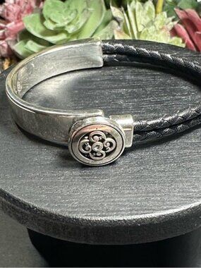 BRIGHTON CONTEMPORARY SILVER BAND W/BLACK BRAIDED LEATHER MEDALLION BRACELET 40B